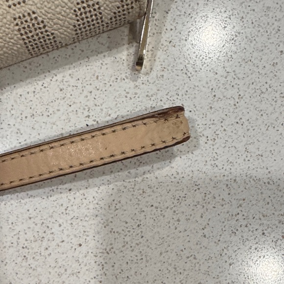 Michael Kors Cream Logo Wristlet - Picture 2 of 4